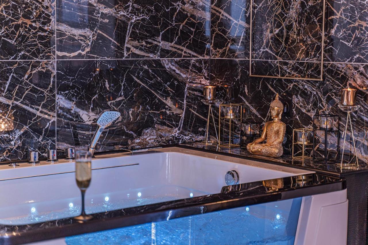 Magnifique Loft / Spa En Face De La Cathedrale ! Нарбонна Экстерьер фото
